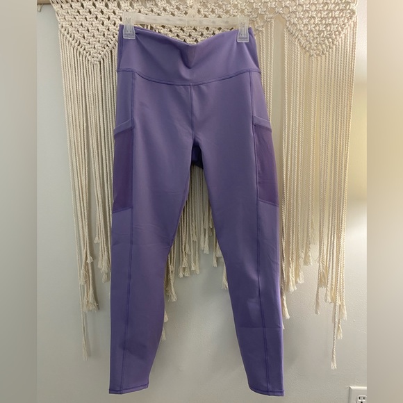 Fabletics lavender mid-length leggings, mesh pockets. - Picture 1 of 4
